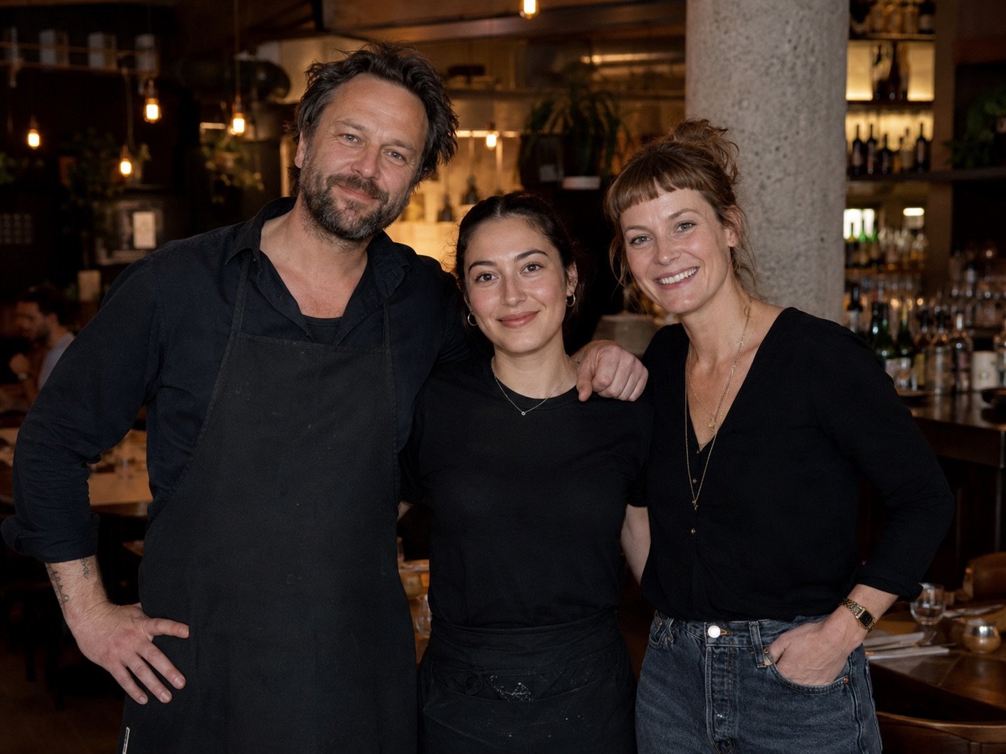 Gastronomieteam gemeinsam im Restaurant